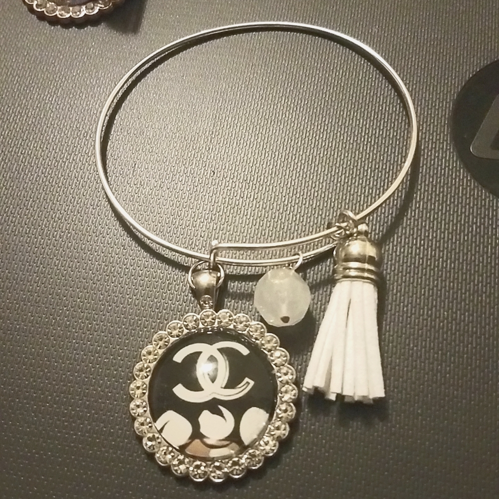 FASHION INSPIRED STATEMENT ADJUSTABLE BLING CHARM BRACELET